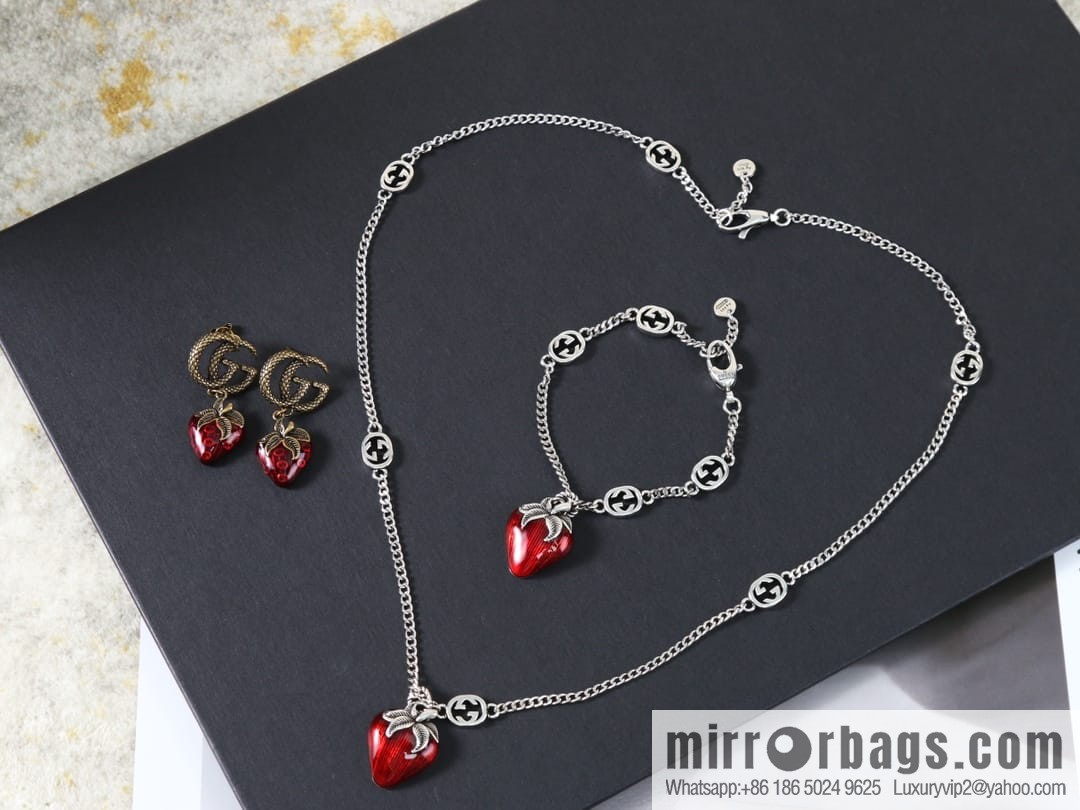 New Gucci Gucci strawberry 🍓 necklace bracelet stud earrings