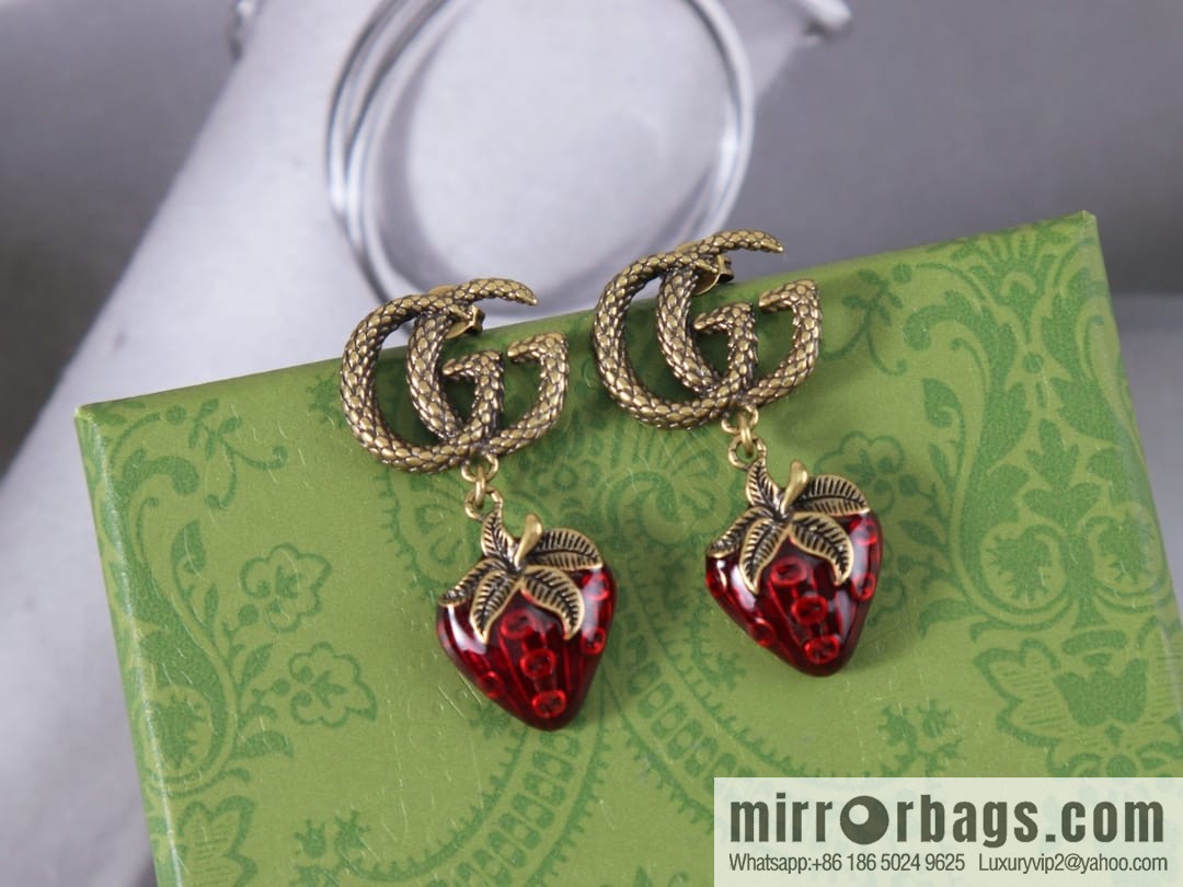 New Gucci Gucci strawberry 🍓 necklace bracelet stud earrings