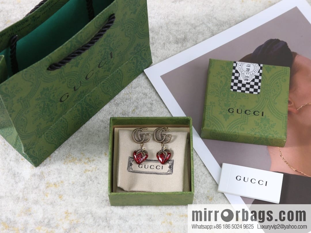 New Gucci Gucci strawberry 🍓 necklace bracelet stud earrings