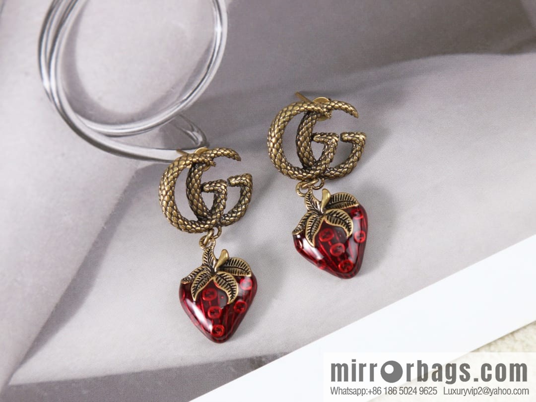 New Gucci Gucci strawberry 🍓 necklace bracelet stud earrings