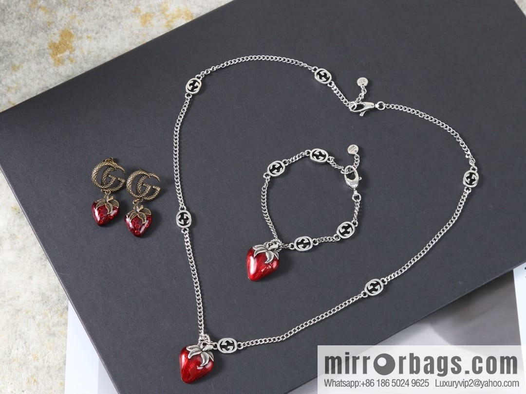 New Gucci Gucci strawberry 🍓 necklace bracelet stud earrings