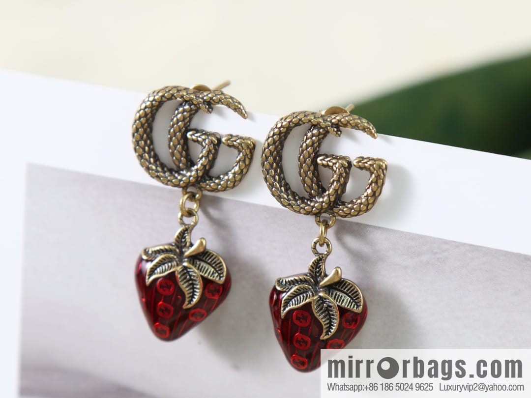 New Gucci Gucci strawberry 🍓 necklace bracelet stud earrings