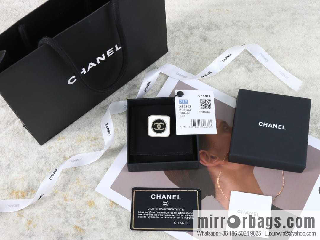 New ☑️ Chanel double c square brooch