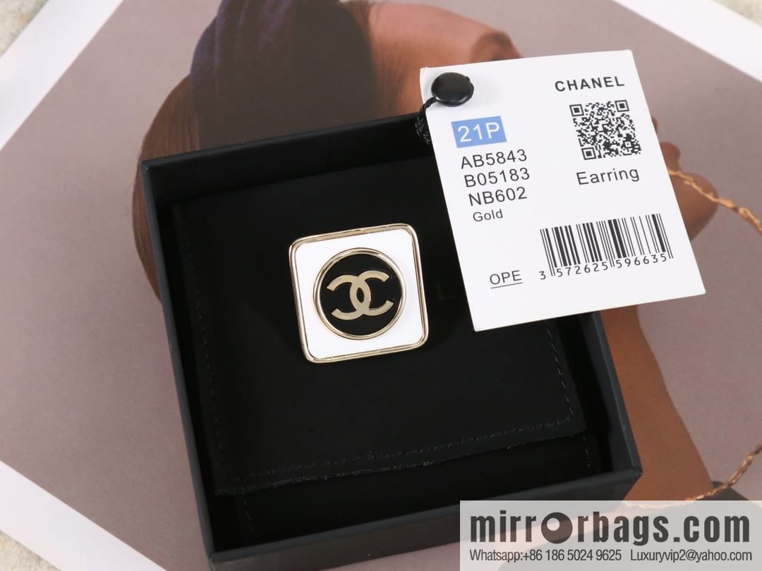 New ☑️ Chanel double c square brooch
