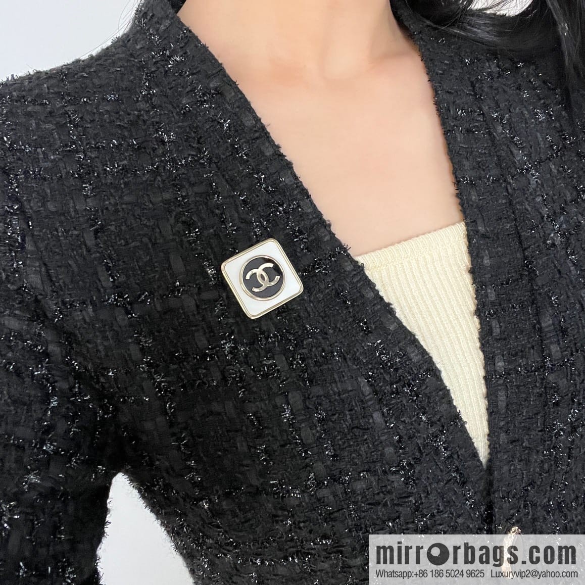 New ☑️ Chanel double c square brooch