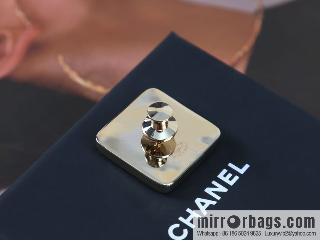 New ☑️ Chanel double c square brooch
