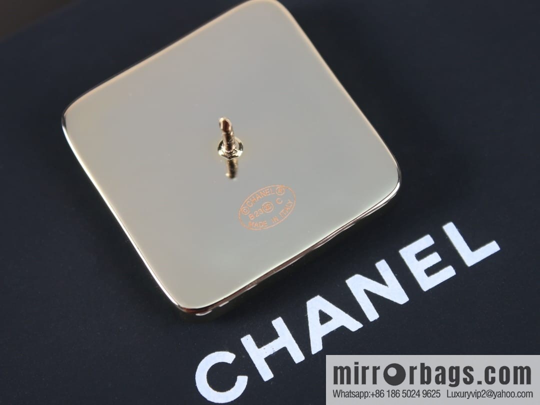 New ☑️ Chanel double c square brooch