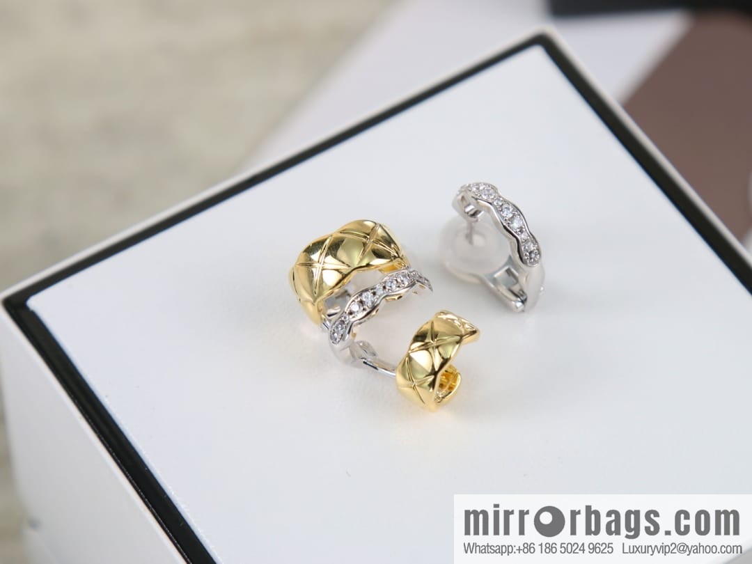 New ☑️ Chanel coco crush series rhombus asymmetric stud earrings