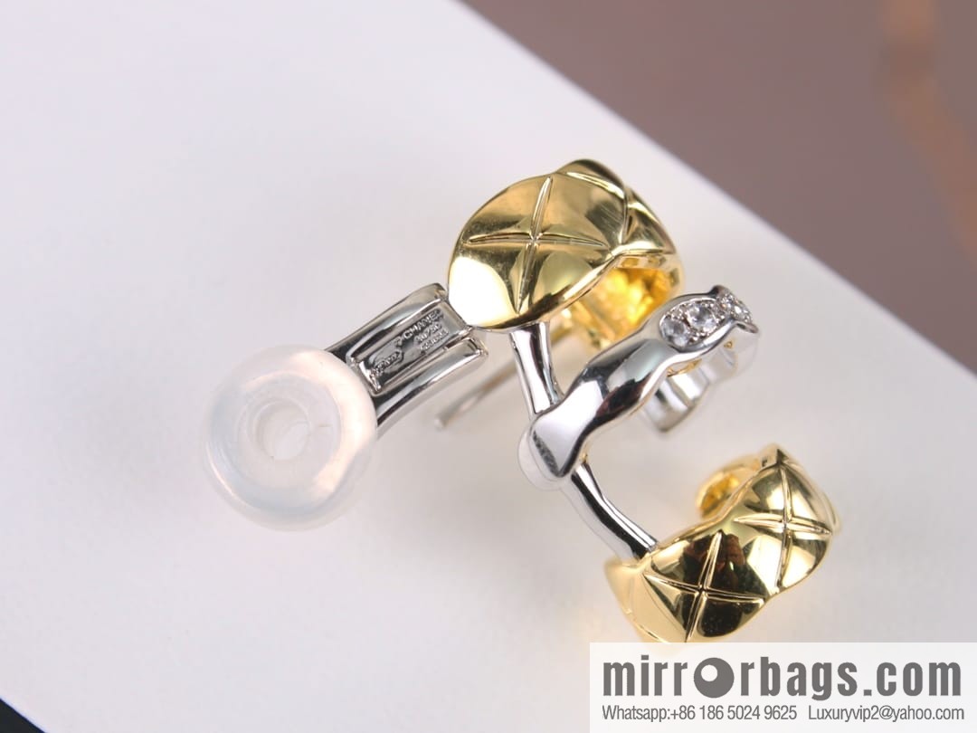 New ☑️ Chanel coco crush series rhombus asymmetric stud earrings