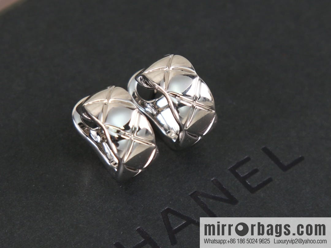 New ☑️ Chanel coco crush series rhombus earrings