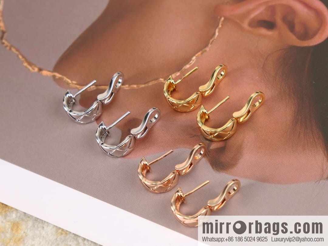 New ☑️ Chanel coco crush series rhombus earrings