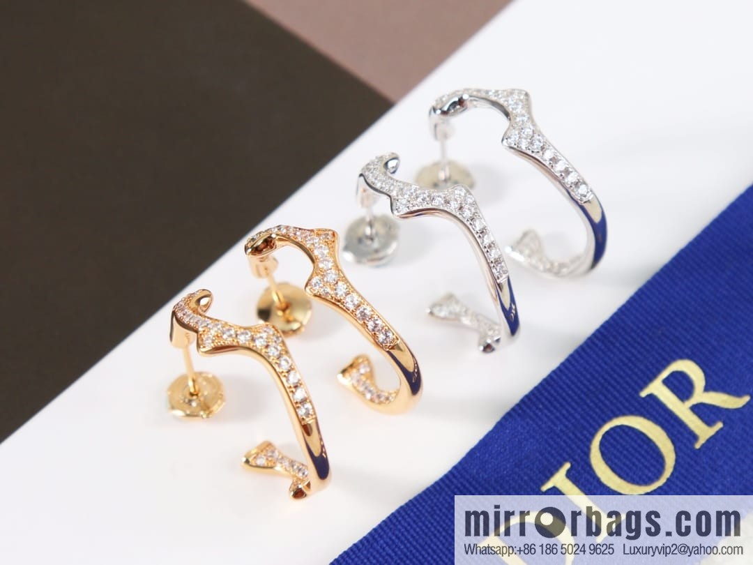 New ☑️ Dior full diamond vine stud earrings