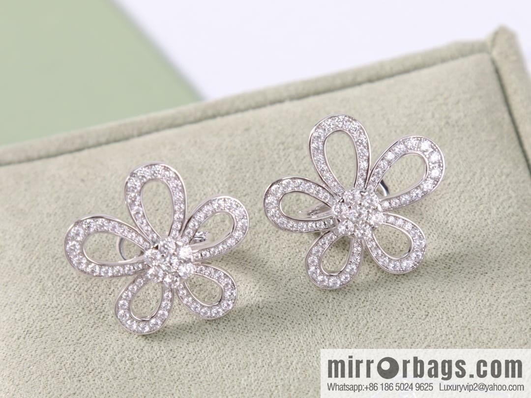 Van Cleef & Arpels Rose de Noel Diamond flower necklace earrings