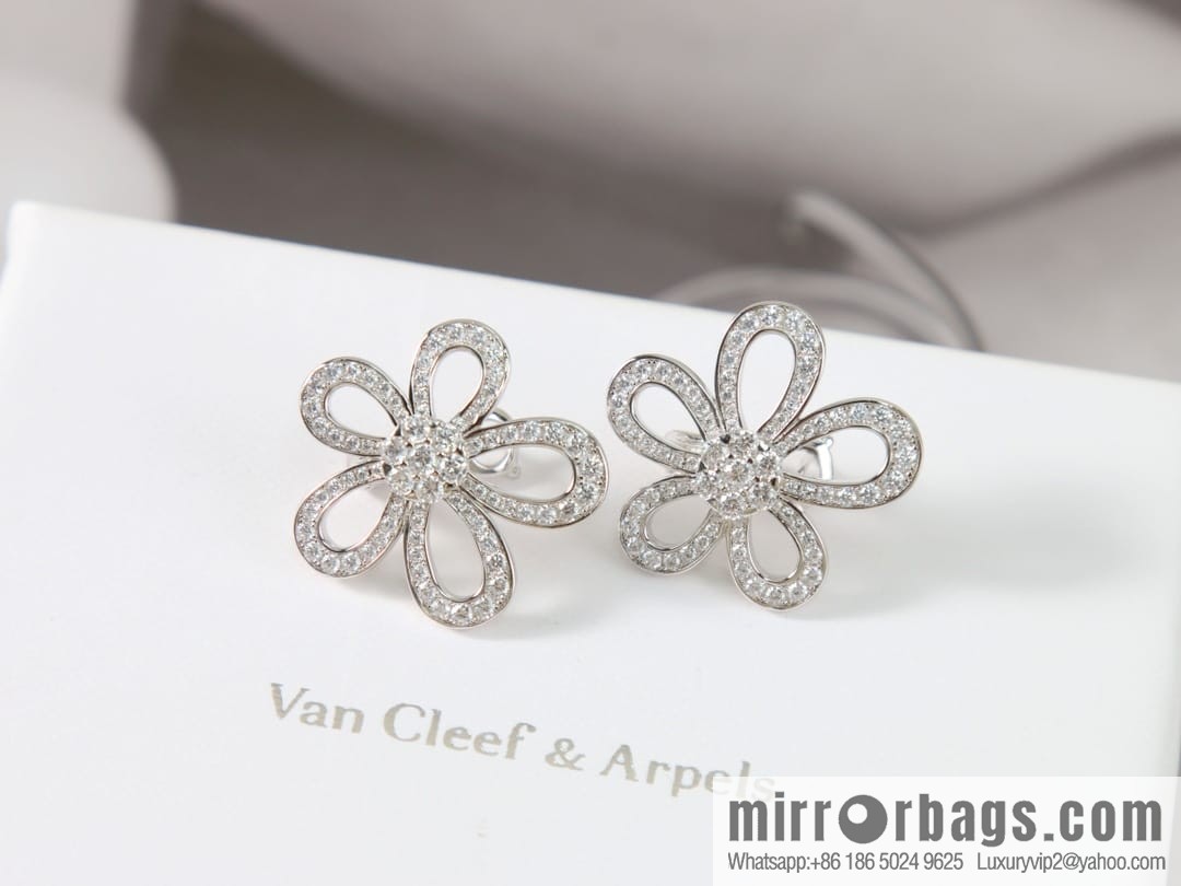 Van Cleef & Arpels Rose de Noel Diamond flower necklace earrings