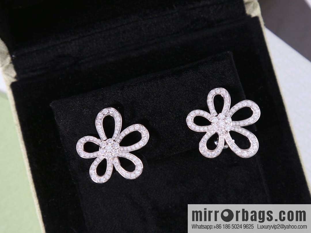 Van Cleef & Arpels Rose de Noel Diamond flower necklace earrings