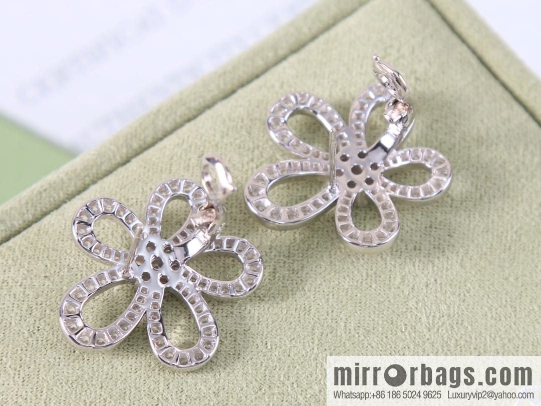 Van Cleef & Arpels Rose de Noel Diamond flower necklace earrings