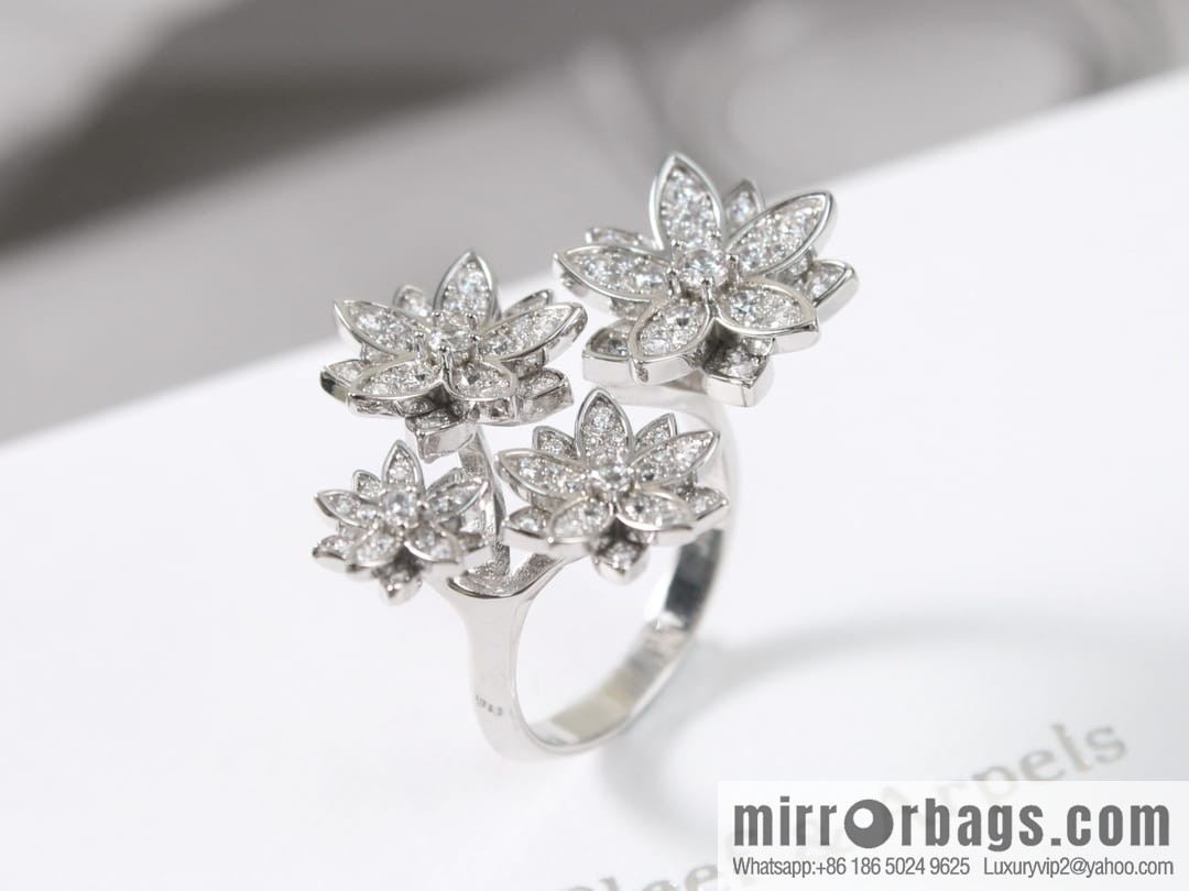 Van Cleef & Arpels lotus ring