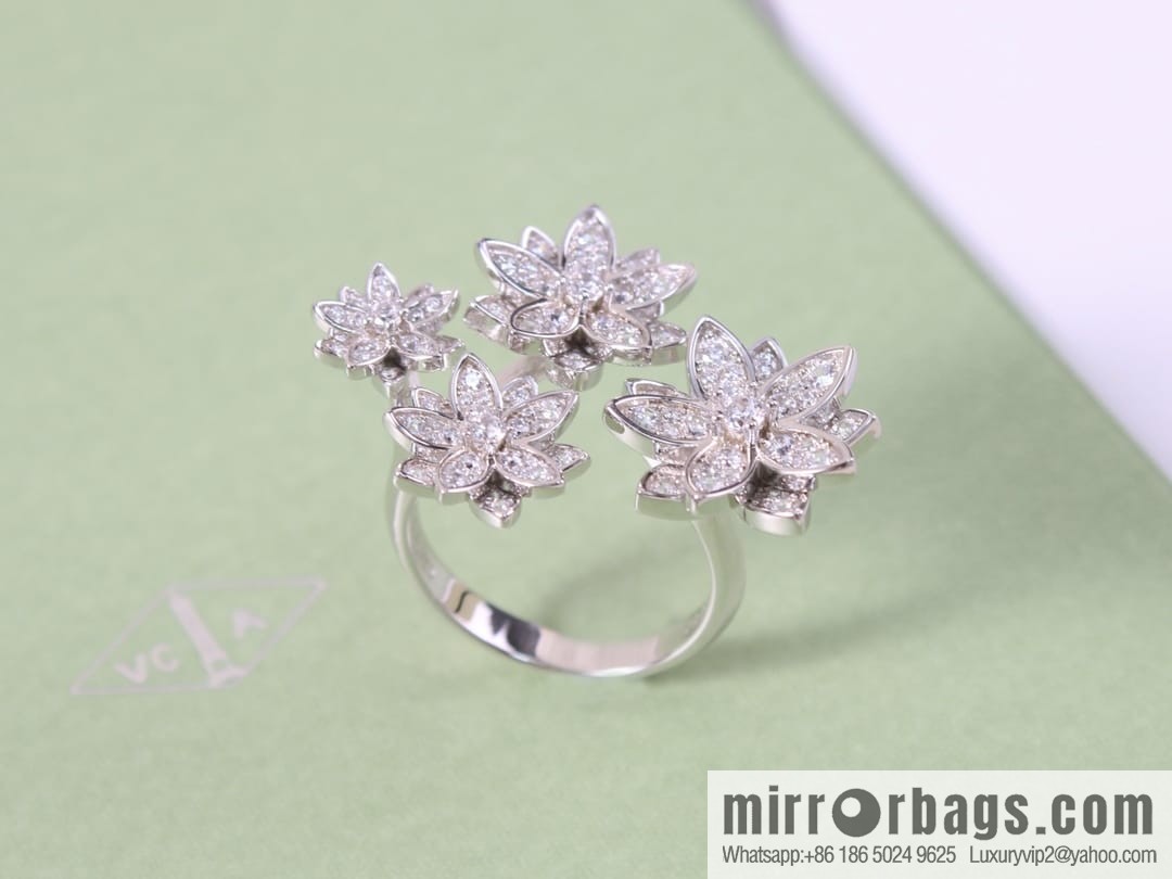 Van Cleef & Arpels lotus ring