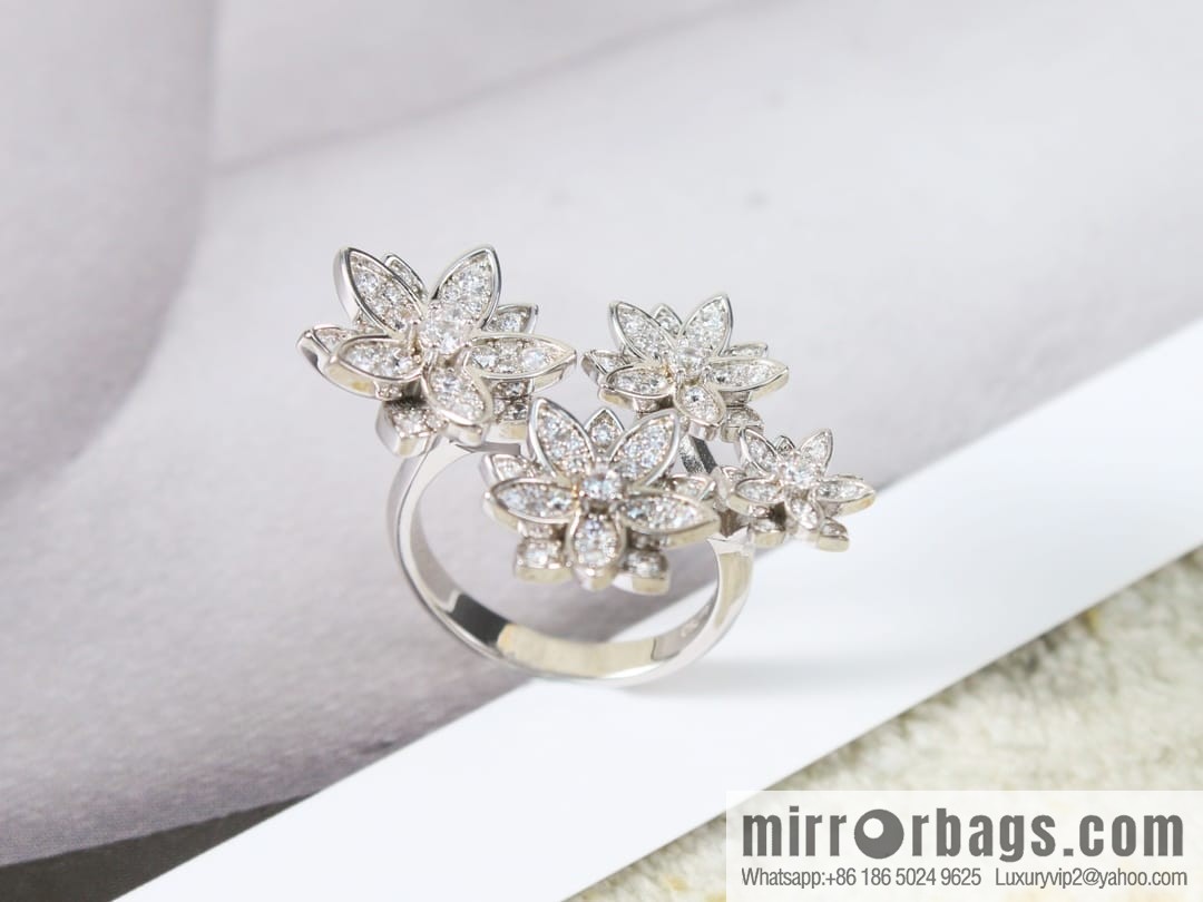 Van Cleef & Arpels lotus ring