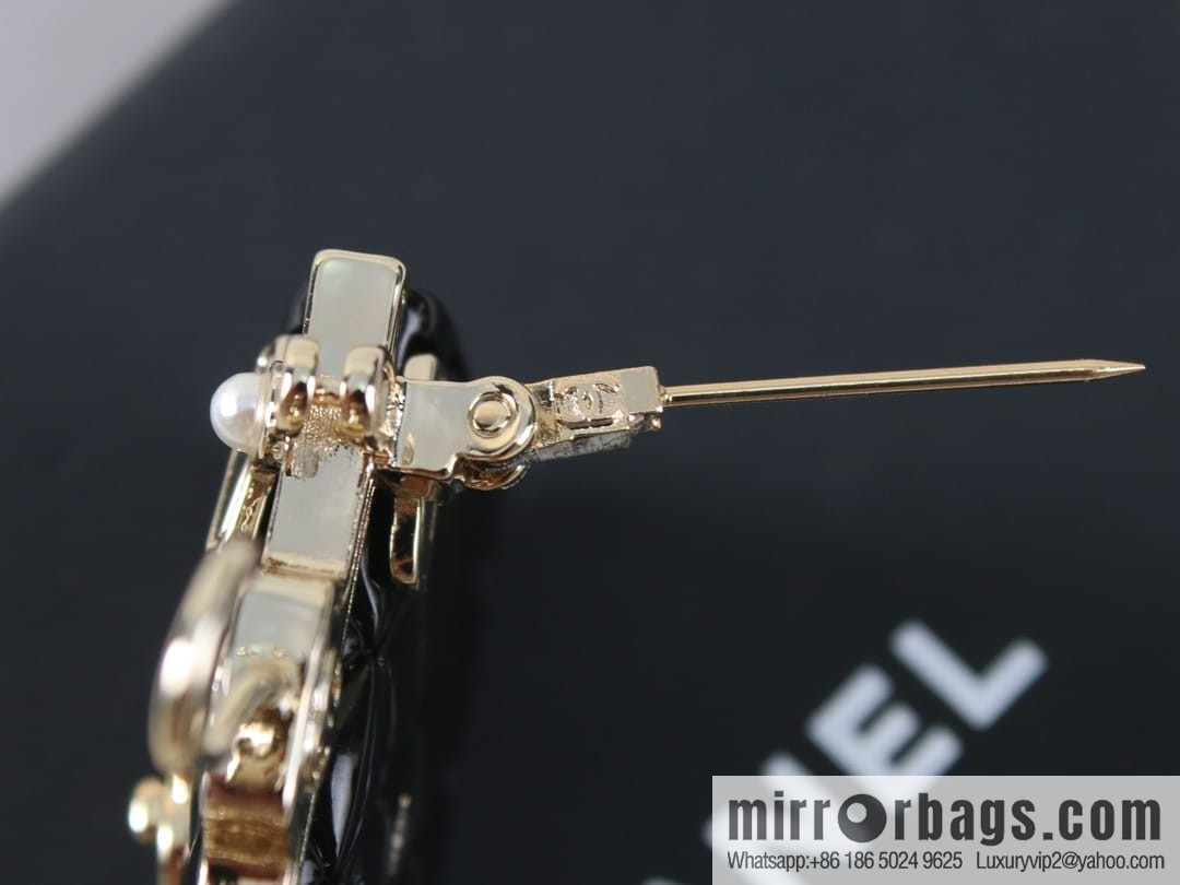 New ☑️ Chanel double c hanger bag brooch