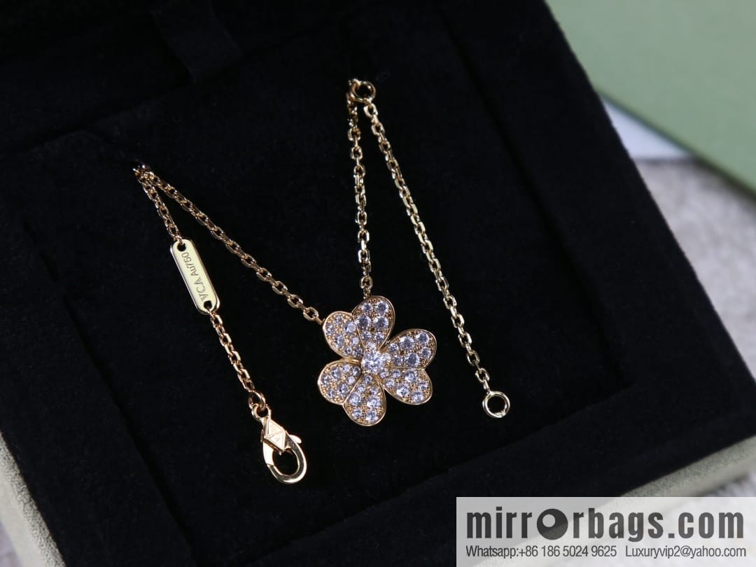 Van Cleef & Arpels Clover ☘️ necklace
