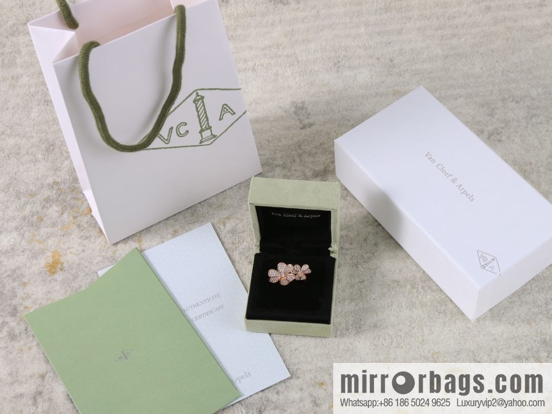 Van Cleef & Arpels Clover ☘️ ring