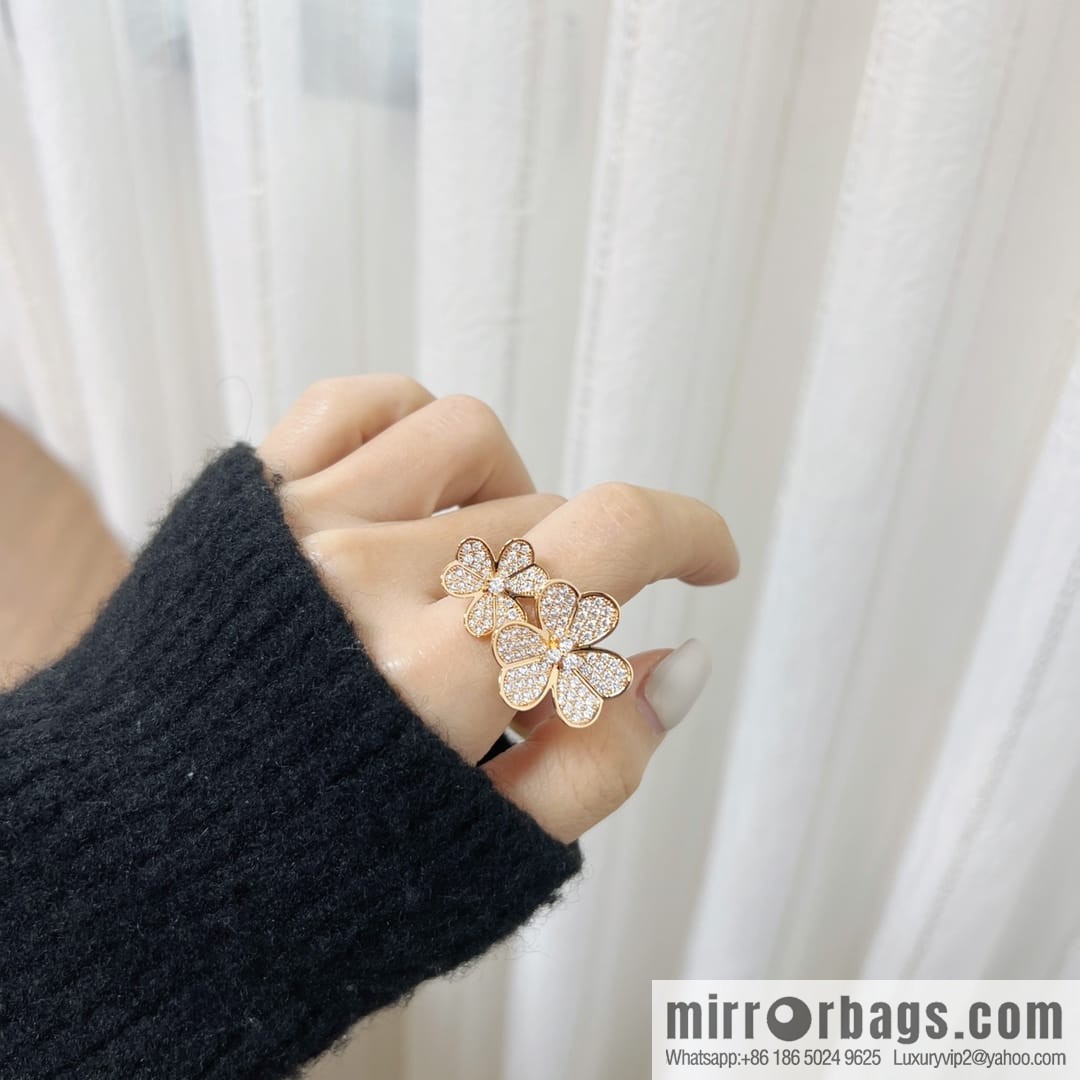 Van Cleef & Arpels Clover ☘️ ring