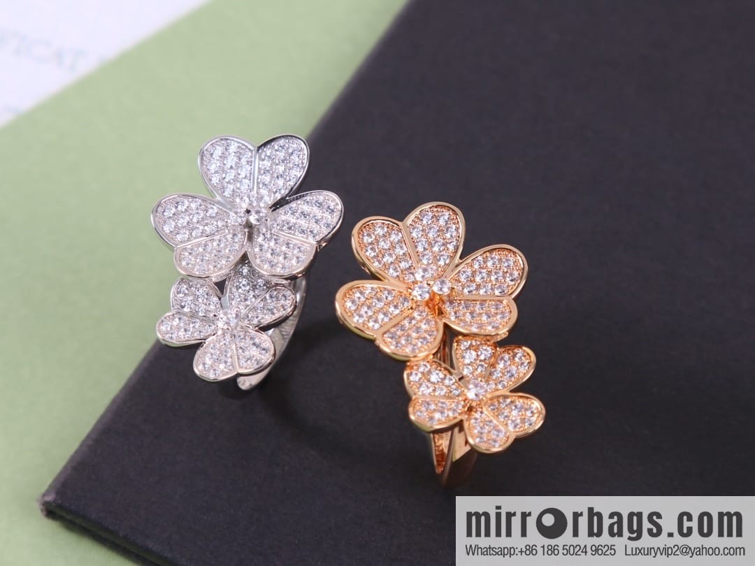 Van Cleef & Arpels Clover ☘️ ring