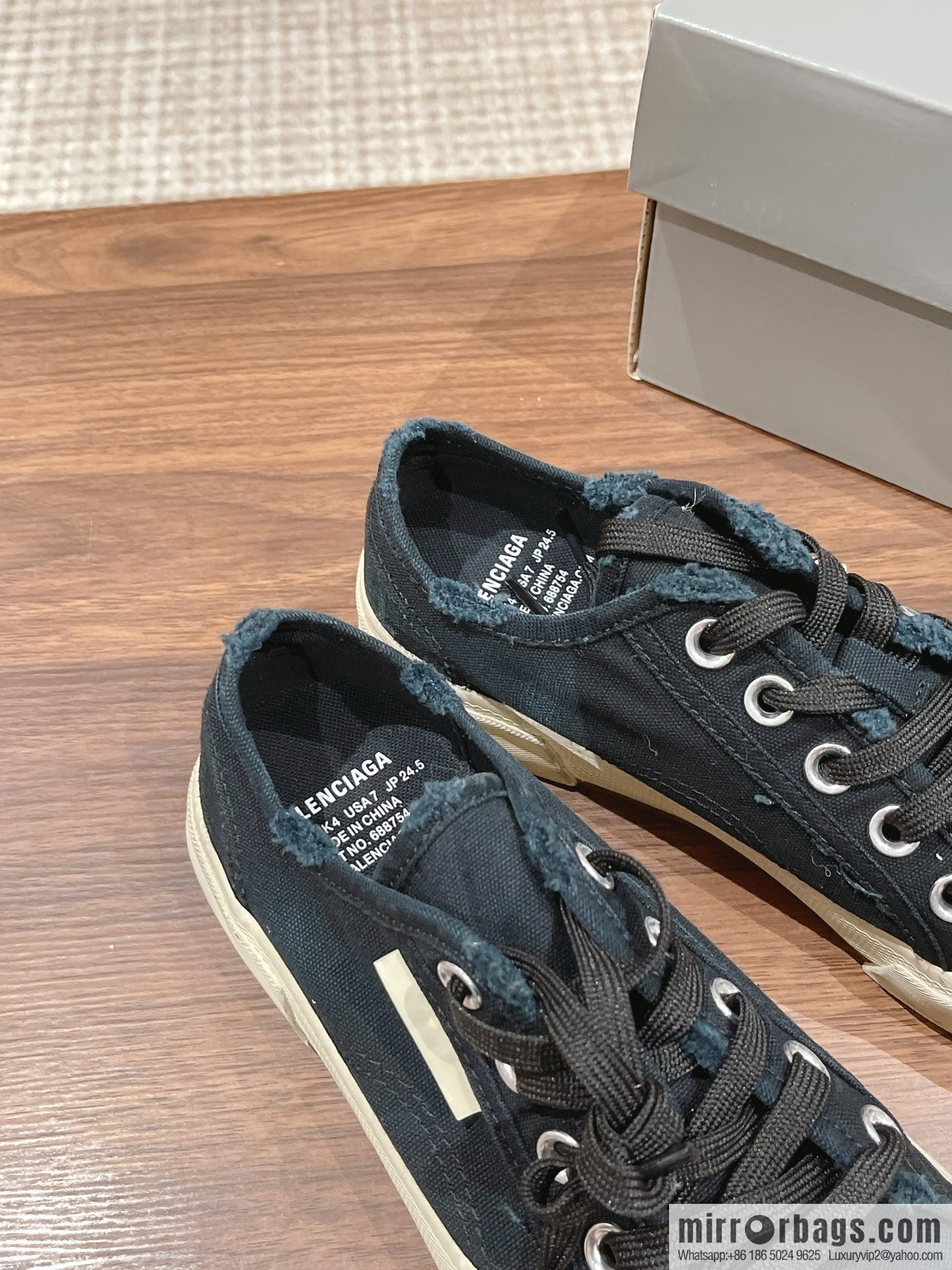๐๐๐ฅ๐๐ง๐๐ข๐๐ ๐ Balenciaga, new Paris casual espadrilles