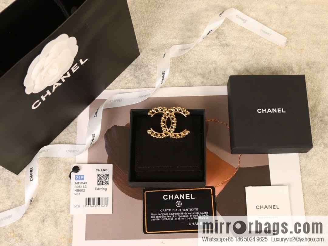New ☑️ Chanel gold brooch
