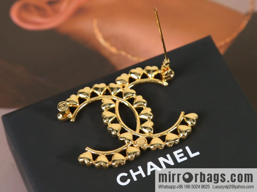 New ☑️ Chanel gold brooch