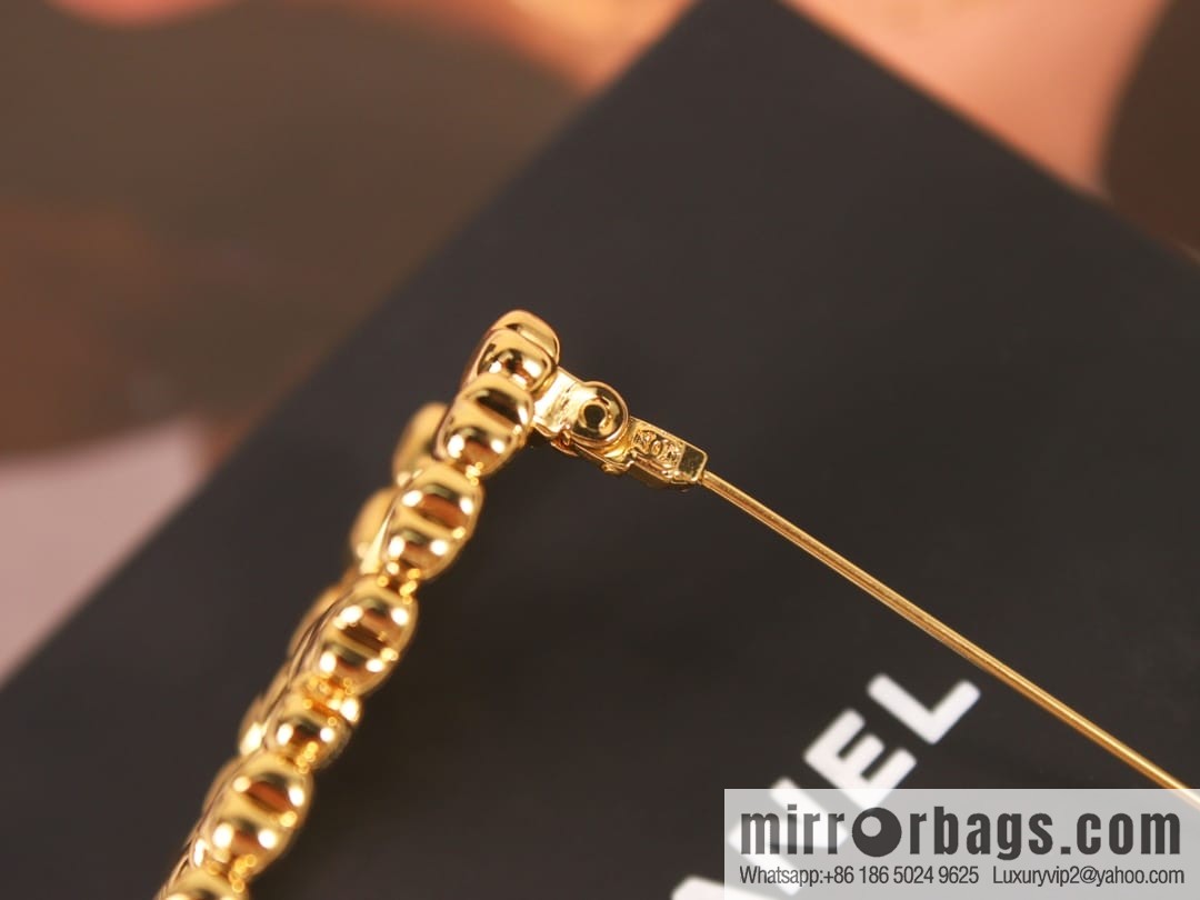 New ☑️ Chanel gold brooch