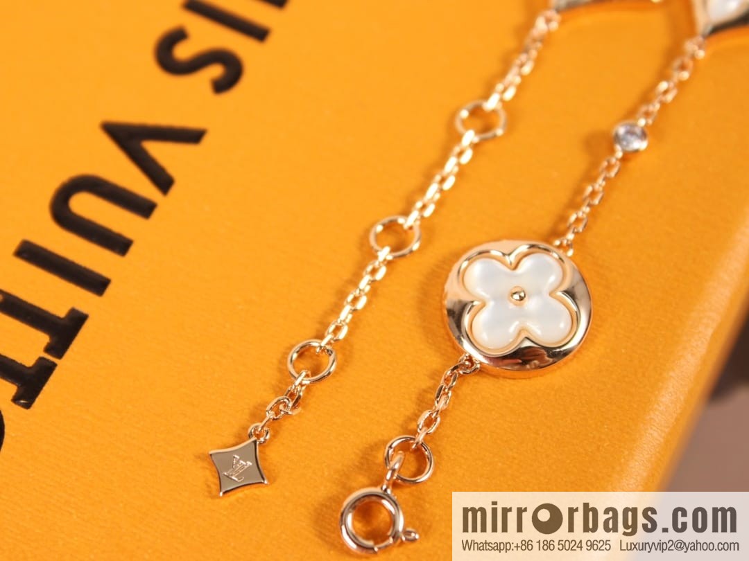 Louis Vuitton Louis Vuitton LV white fritillary five flower bracelet
