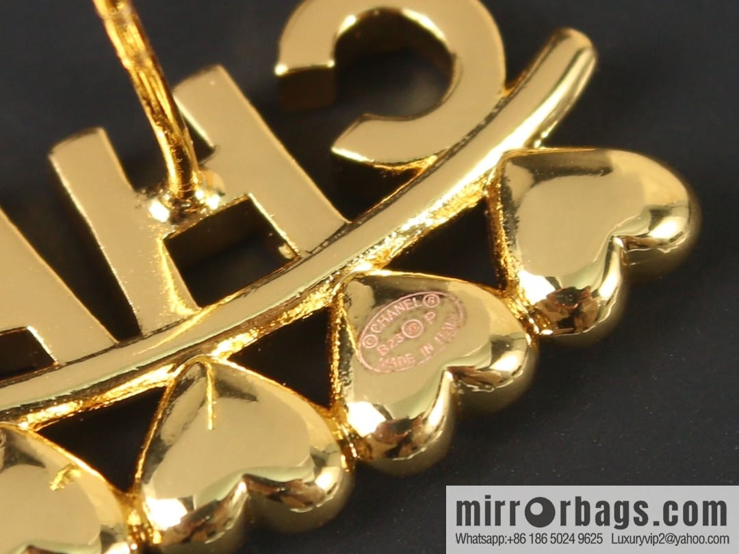New ☑️ Chanel c1 letter asymmetric stud earrings