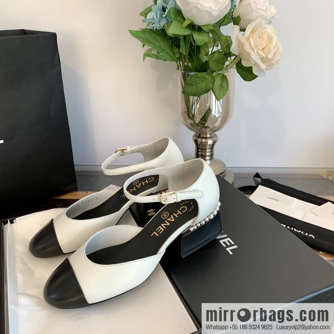 Chanel Xiaoxiang Color matching hollow Mary Jane shoes
