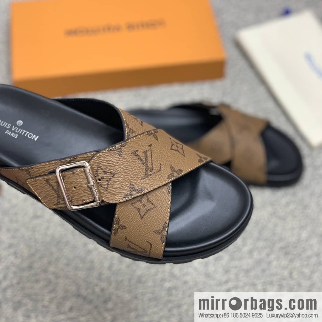 LV/Louis Vuitton features classic PVC men's sneakers with black outsoles