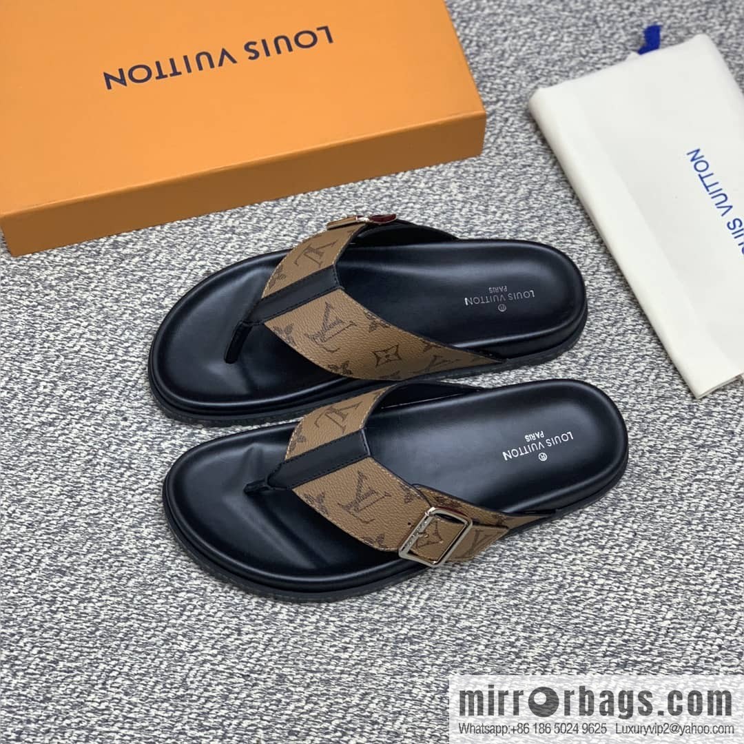 LV/Louis Vuitton features classic PVC men's sneakers with black outsoles