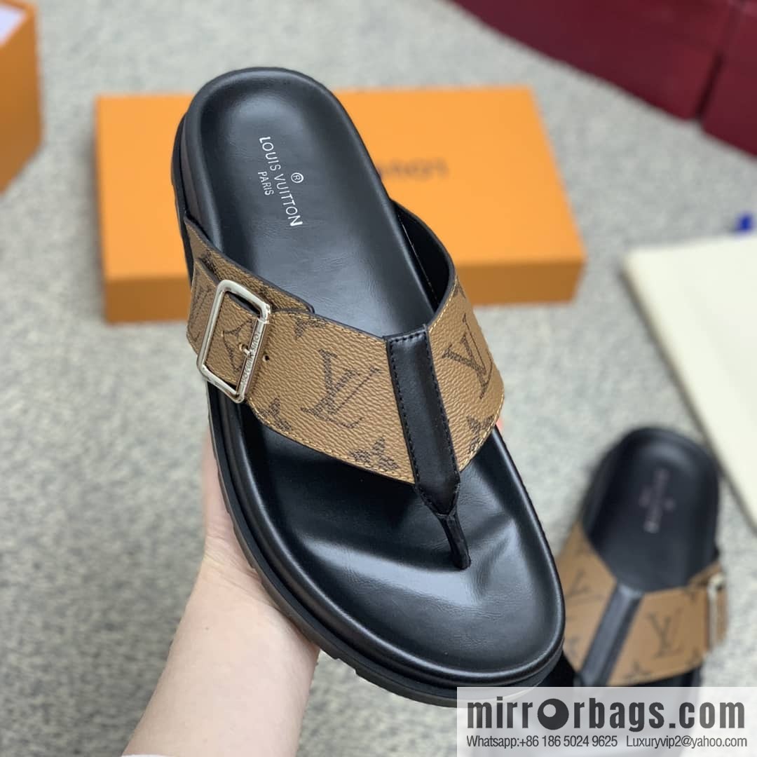 LV/Louis Vuitton features classic PVC men's sneakers with black outsoles