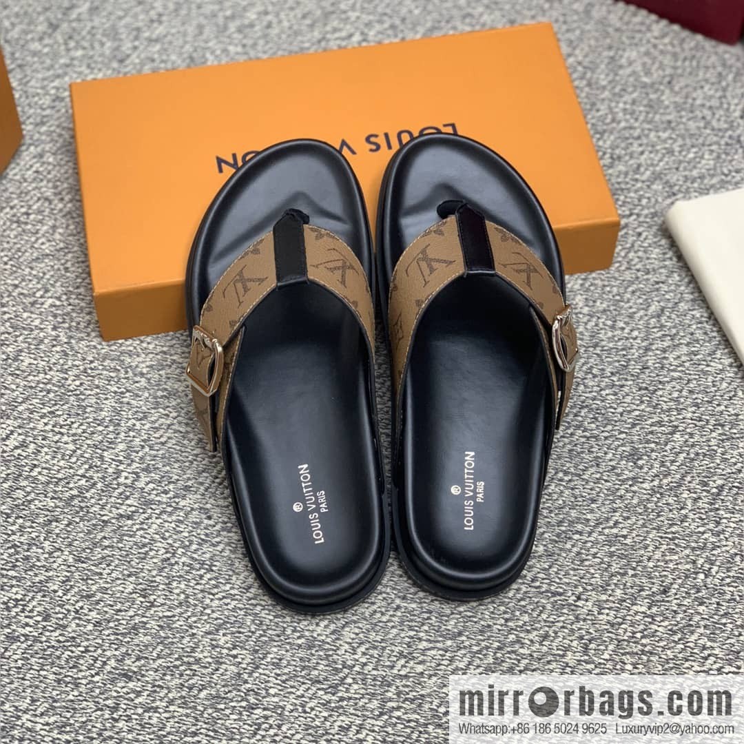 LV/Louis Vuitton features classic PVC men's sneakers with black outsoles