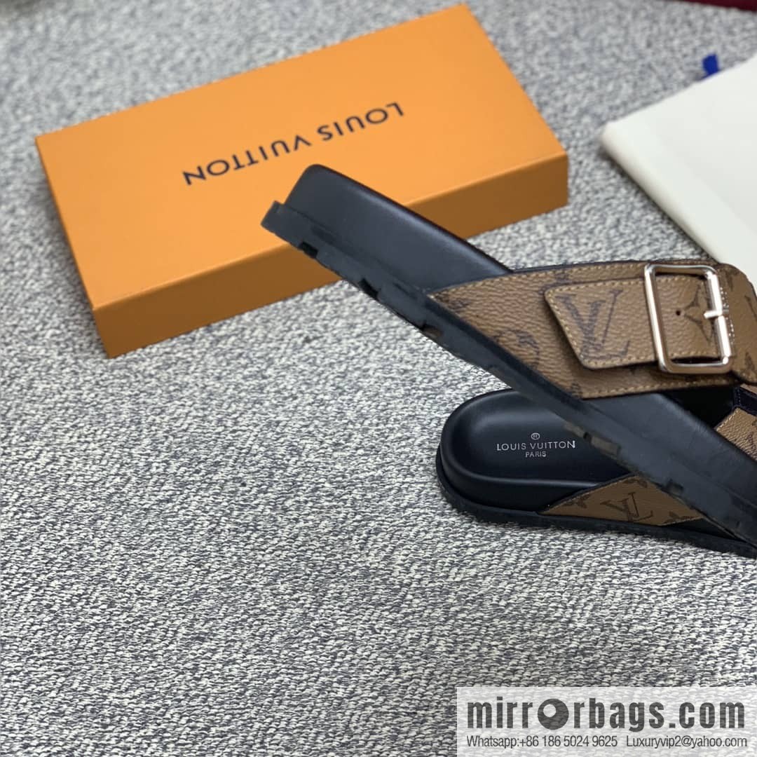 LV/Louis Vuitton features classic PVC men's sneakers with black outsoles