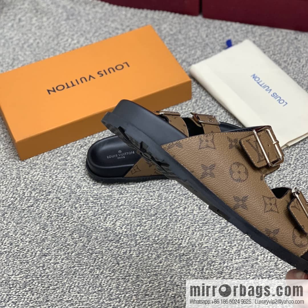 LV/Louis Vuitton features classic PVC men's sneakers with black outsoles
