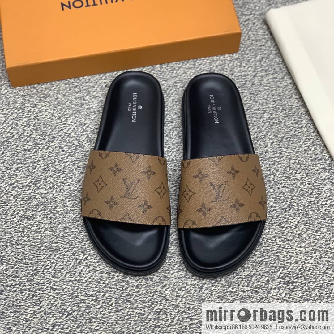 LV/Louis Vuitton features classic PVC men's sneakers with black outsoles