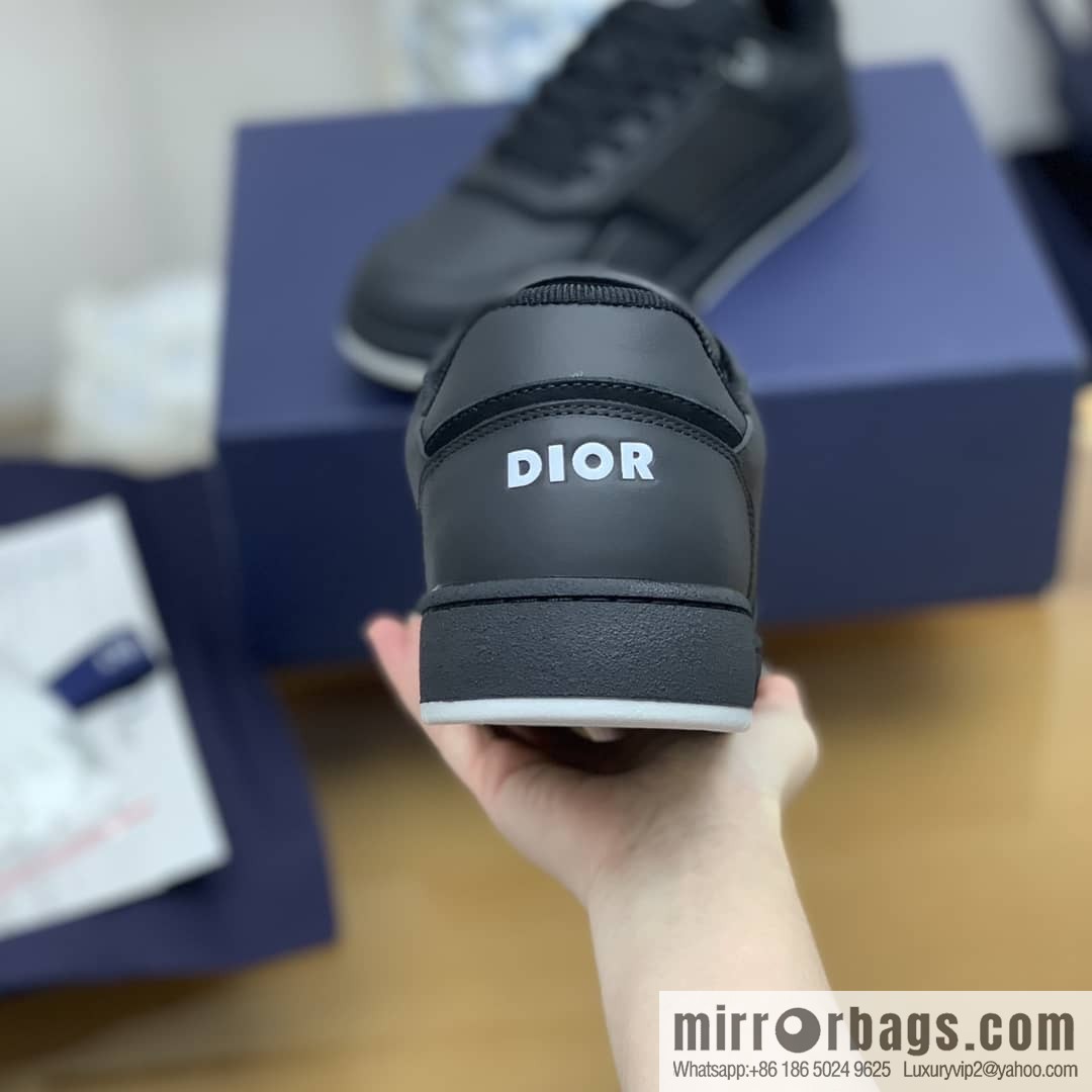 Dior Dior uses black smooth cow leather (fabric) carefully made men's low-top sneakers