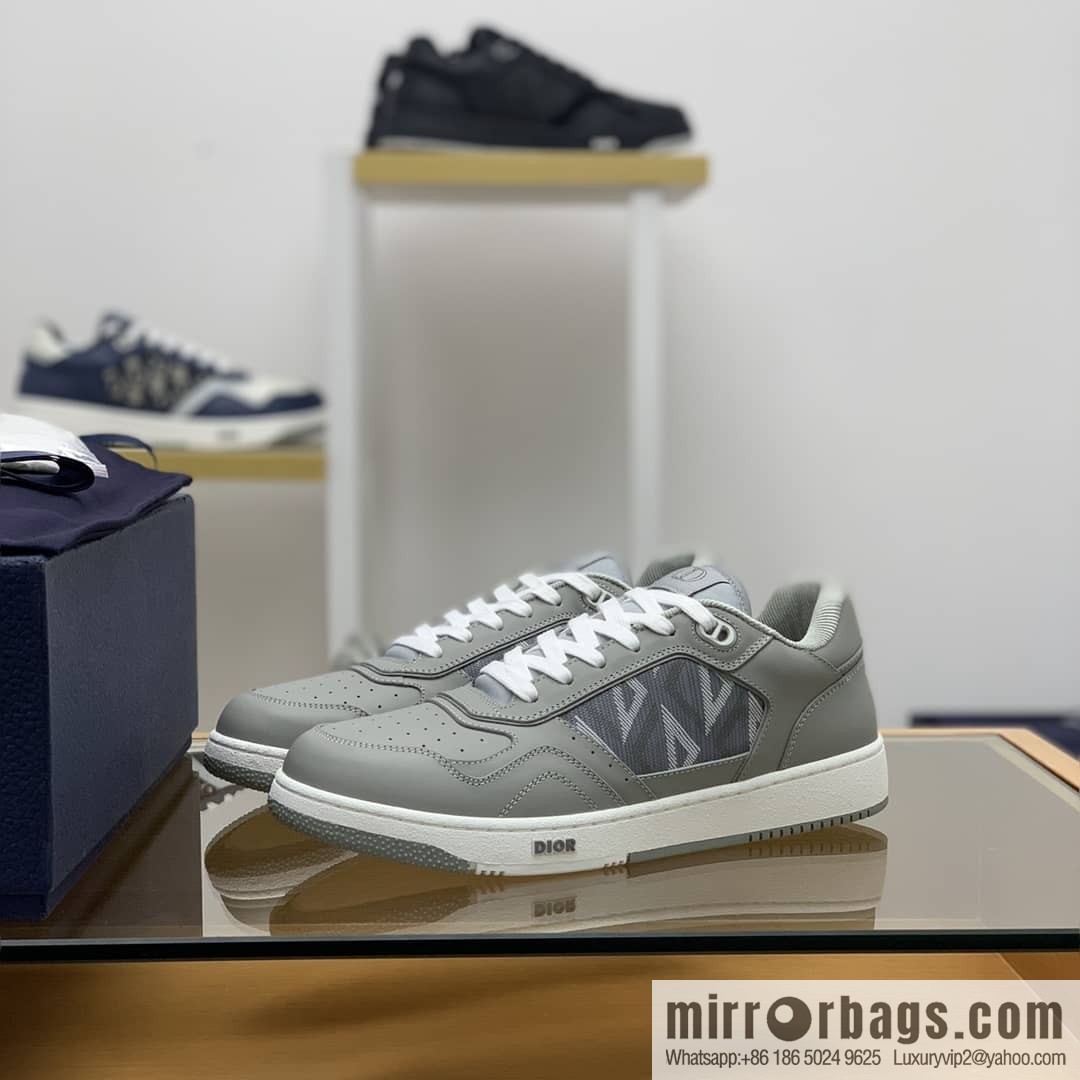 Dior Dior uses black smooth cow leather (fabric) carefully made men's low-top sneakers
