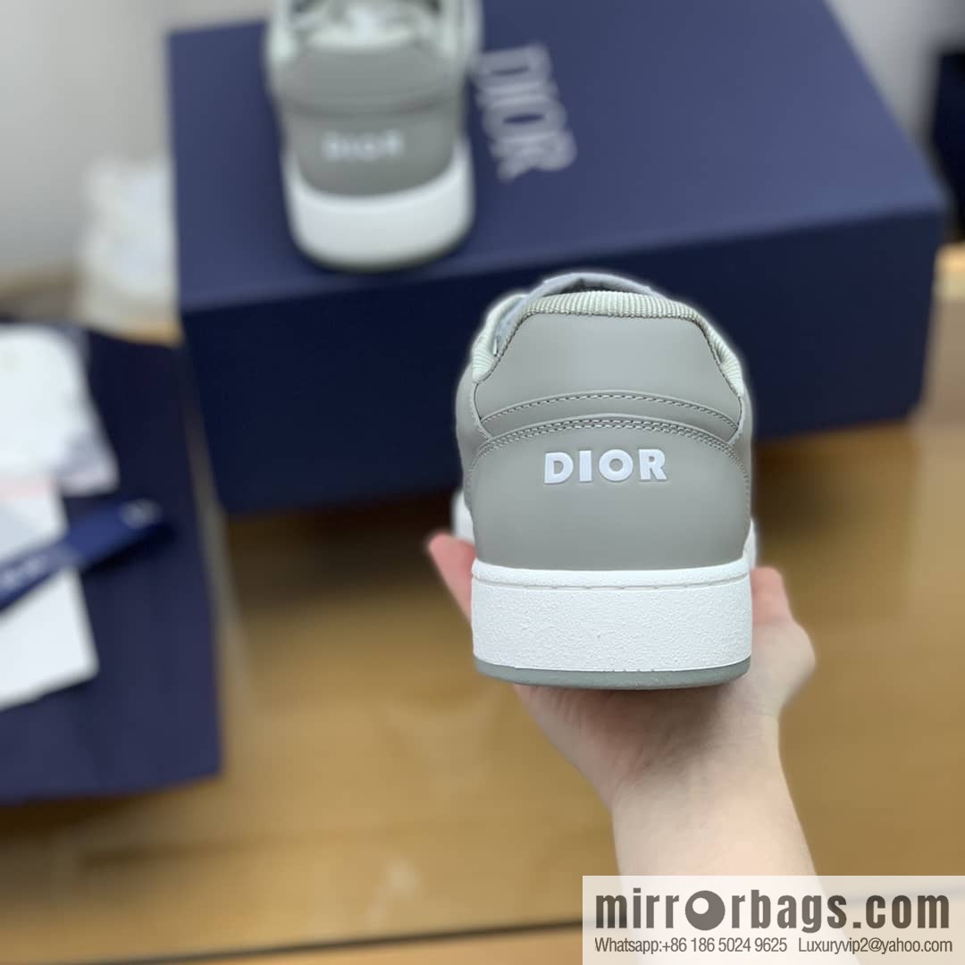 Dior Dior uses black smooth cow leather (fabric) carefully made men's low-top sneakers
