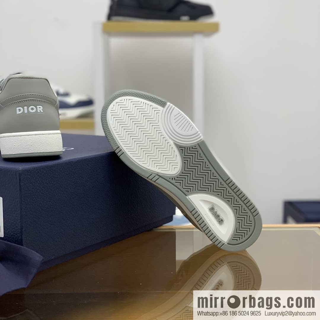 Dior Dior uses black smooth cow leather (fabric) carefully made men's low-top sneakers
