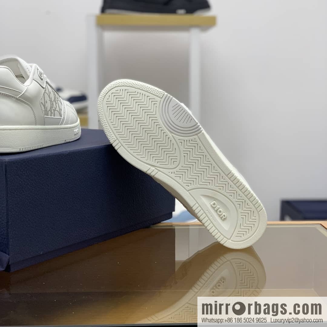 Dior Dior uses black smooth cow leather (fabric) carefully made men's low-top sneakers