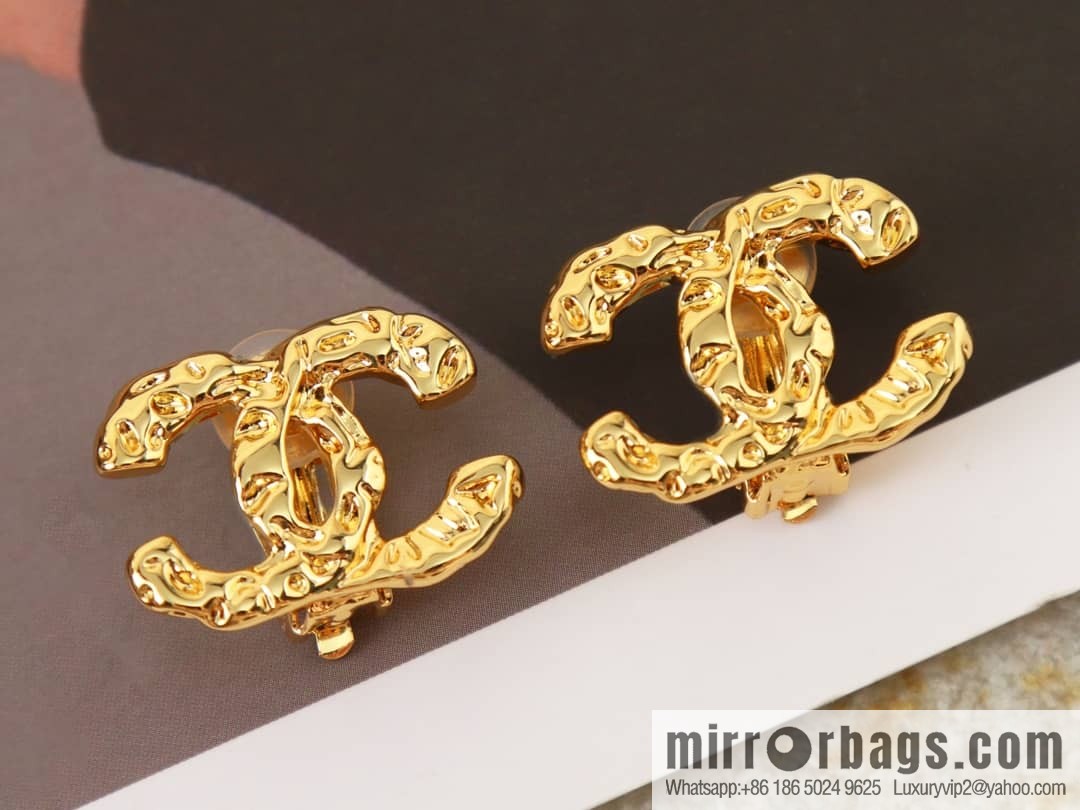New ☑️ Chanel medieval gold double c earrings