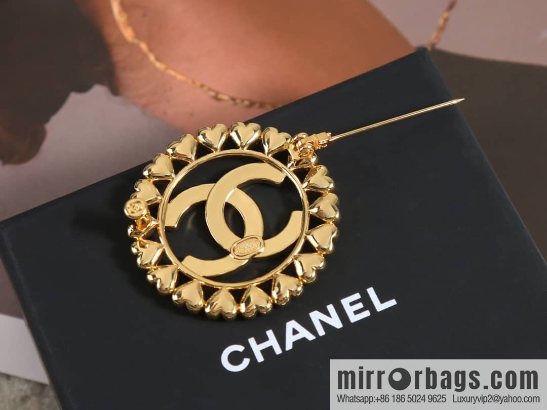 Code 1367425 new ☑️ Chanel gold round double c peach heart brooch