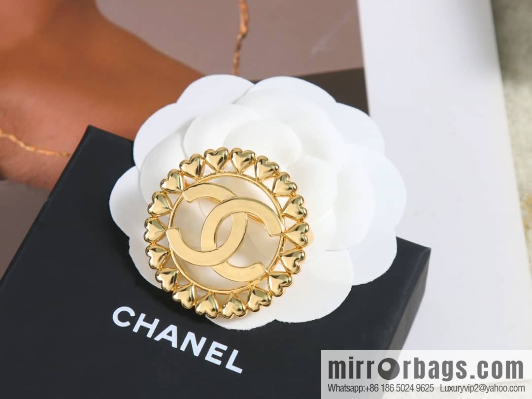 Code 1367425 new ☑️ Chanel gold round double c peach heart brooch